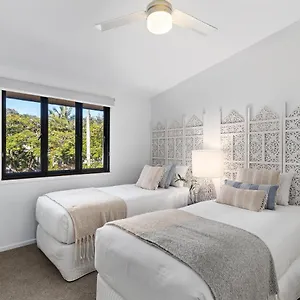 Riverfront Splendour, Ideal For Families Holiday home